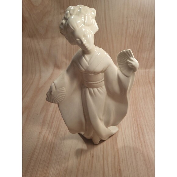 Vintage White Ceramic Porcelain Geisha Girl Woman Japan Figurine Statue - Picture 4 of 11